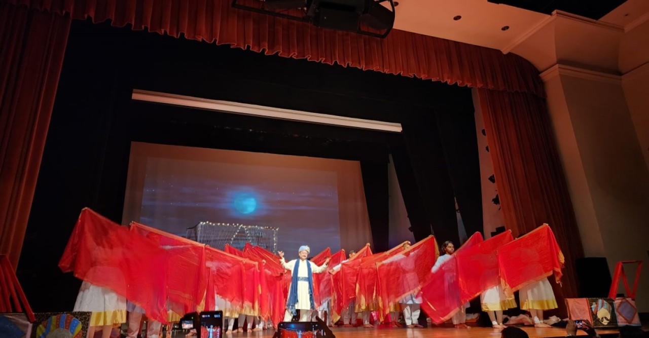 নিউ ইয়র্কের মঞ্চে মূর্ত হলেন হাছন জানের রাজা