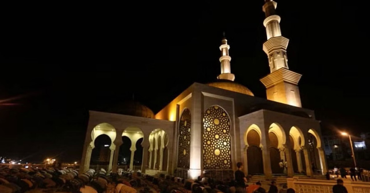 ইবাদত-বন্দেগিতে পবিত্র শবে কদর পালিত