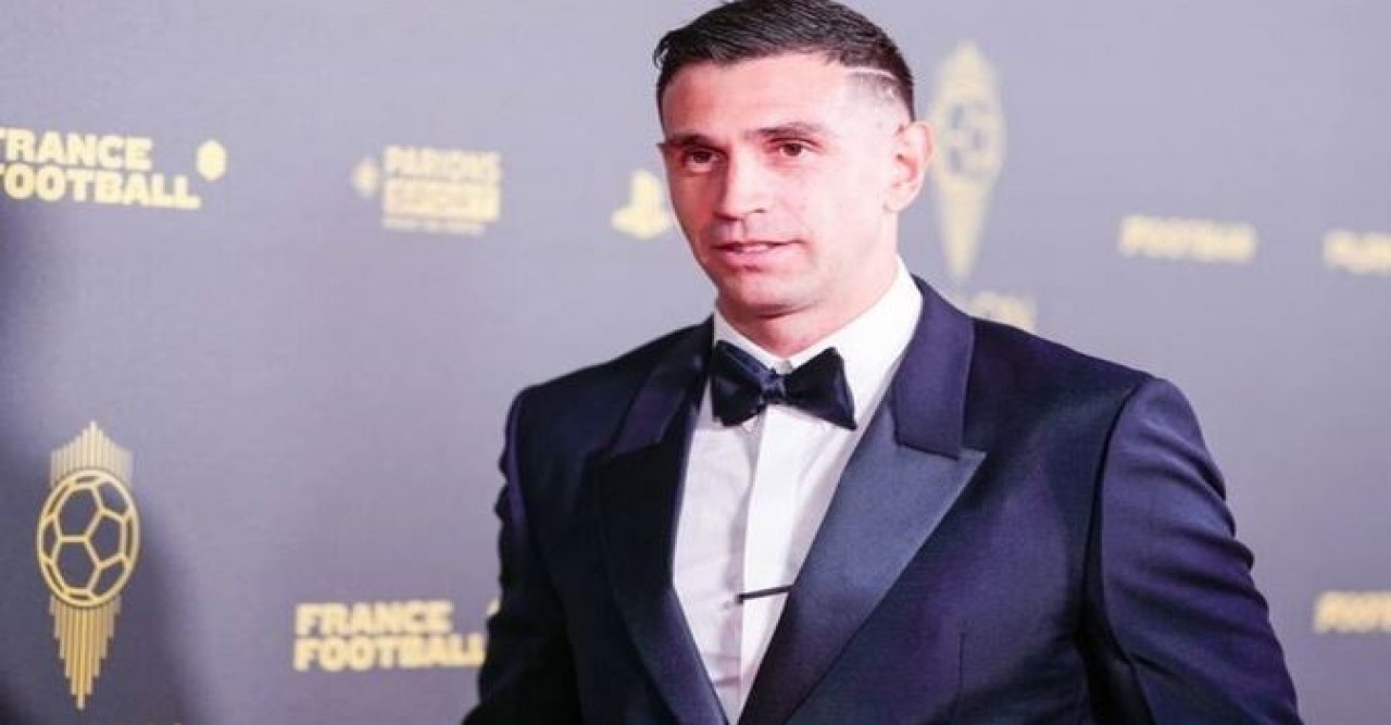 আর্জেন্টিনাকে বিশ্বকাপ জিতিয়ে বর্ষসেরা গোলরক্ষক মার্তিনেস