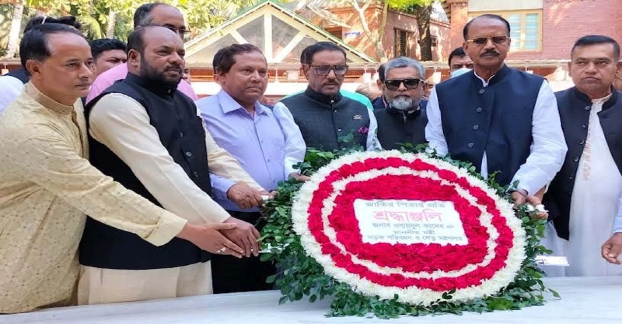 বঙ্গবন্ধুর সমাধিতে ওবায়দুল কাদেরের শ্রদ্ধা