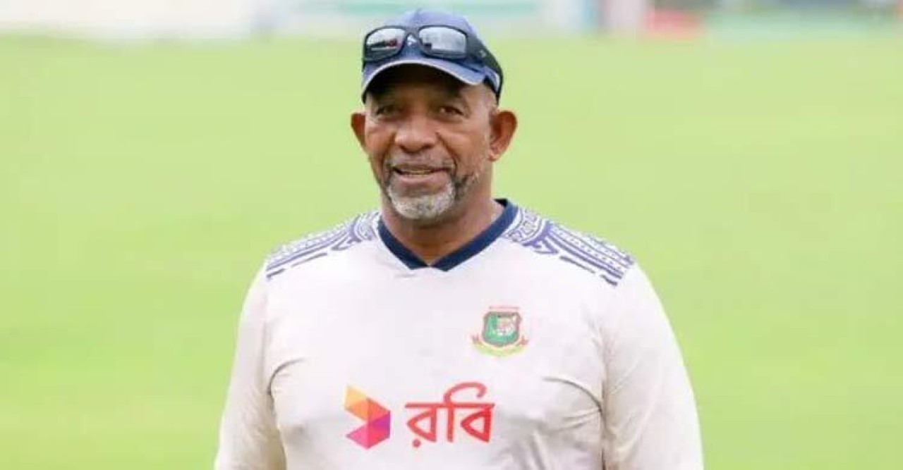 সমর্থকদের ধৈর্য ধরার অনুরোধ জানালেন হেড কোচ সিমন্স