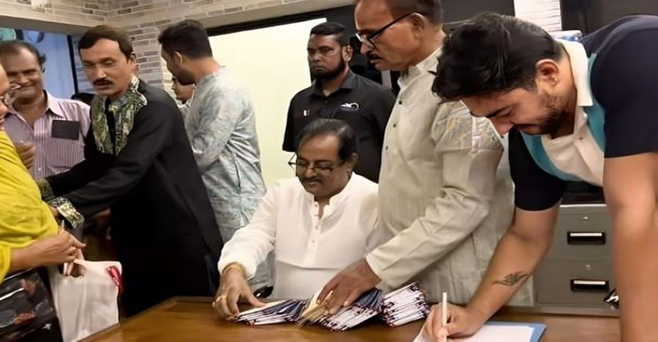 সহকর্মীদের ১০ লাখ টাকা ঈদ উপহার দিলেন ডিপজল