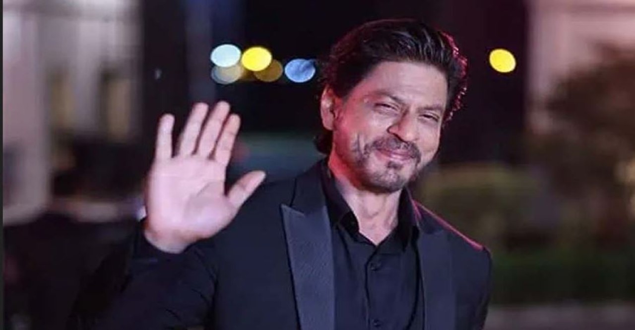 লন্ডনের মঞ্চে ‘ডিডিএলজে’, চমকে দিলেন শাহরুখ খান