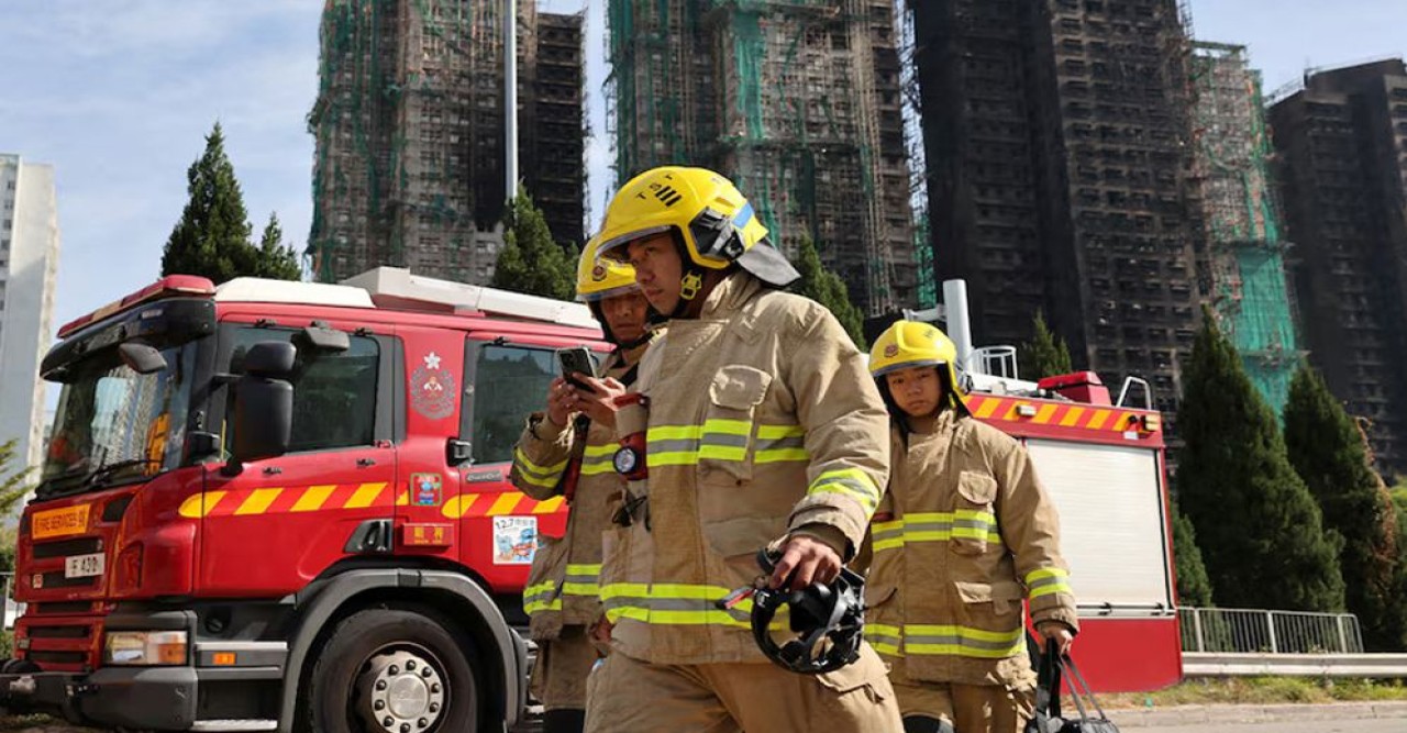 হংকংয়ে আগুন নিহতের সংখ্যা বেড়ে ১২৮, নিখোঁজ কমপক্ষে ২০০ জন