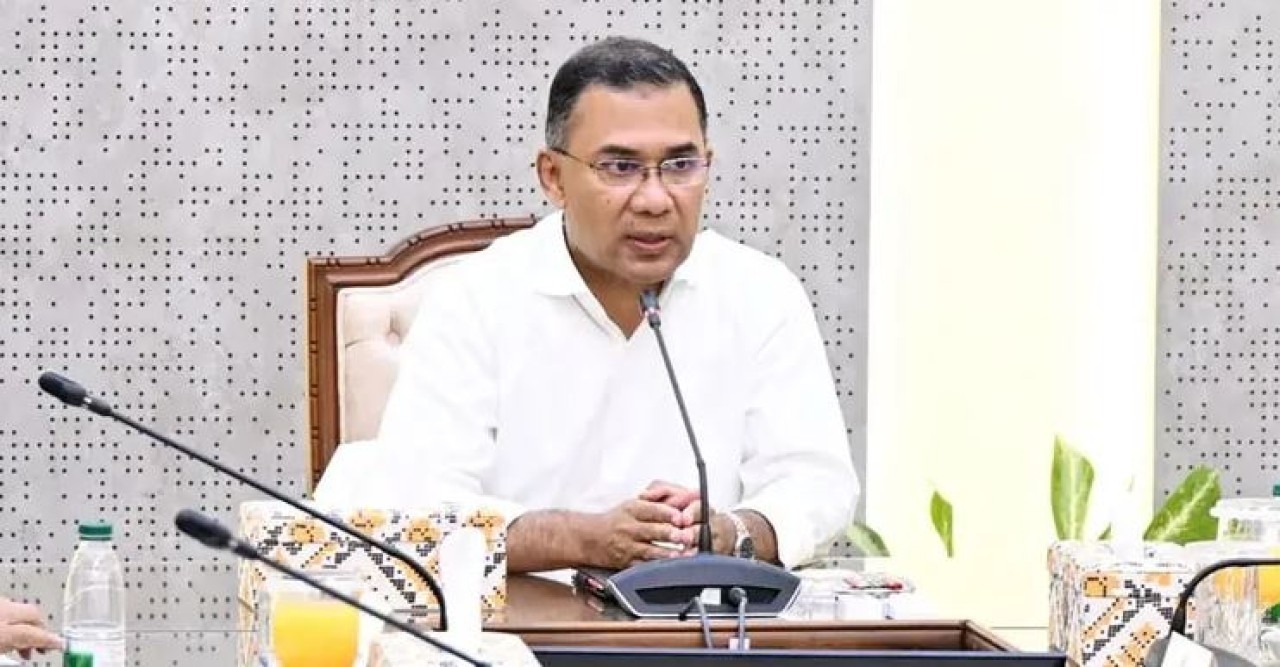 বিমানবন্দরে আটকে পড়া যাত্রীদের খোঁজ নিলেন প্রধানমন্ত্রী তারেক রহমান