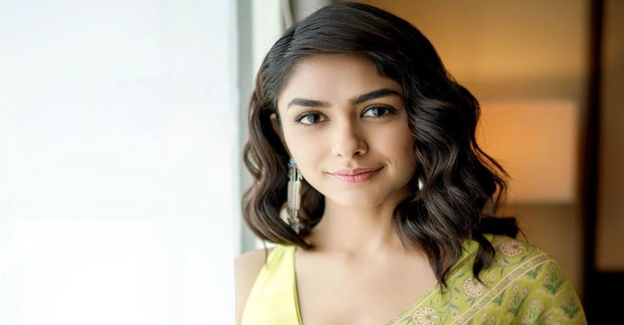 আমাকে ‘রোমান্সের রানি’ বলায় খুব অবাক হয়েছি : ম্রুণাল ঠাকুর