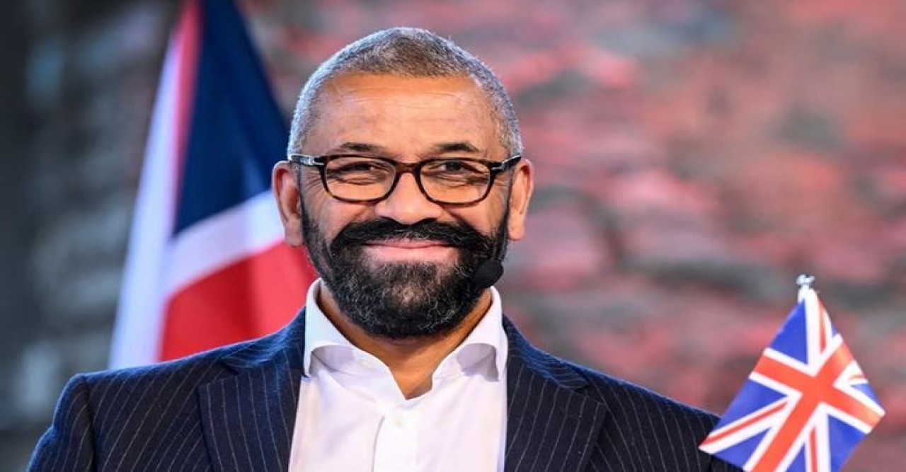 যে কৌতুক করে ক্ষমা চাইতে বাধ্য হলেন ব্রিটিশ স্বরাষ্ট্রমন্ত্রী