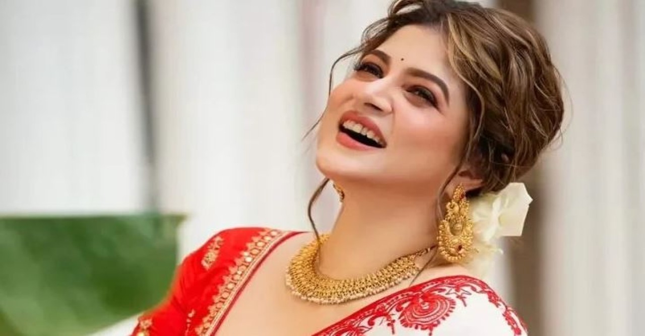 ইনস্টাগ্রামে আবেদনময়ী ছবি শেয়ার, কটাক্ষের মুখে শ্রাবন্তী