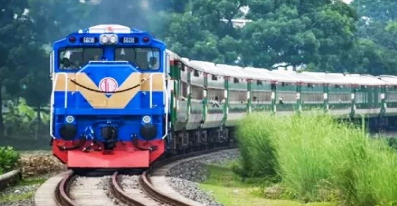 কাল থেকে বাড়তি ভাড়ায় চড়তে হবে ট্রেনে, কোন রুটে ভাড়া কত