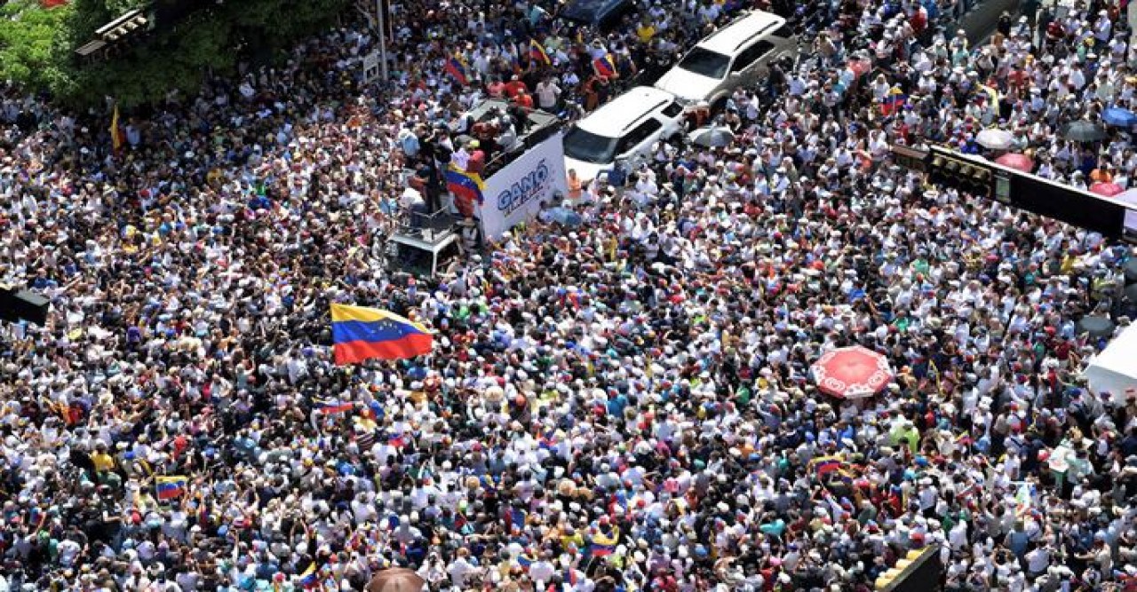 ভোট ‘কারচুপি’র প্রতিবাদে দেশে-বিদেশে ভেনিজুয়েলানদের বিক্ষোভ