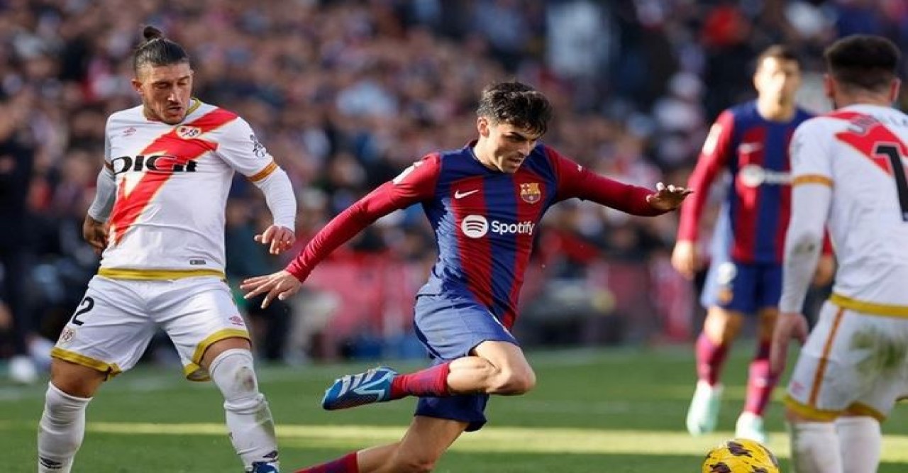 আত্মঘাতী গোলে হার এড়াল বার্সেলোনা