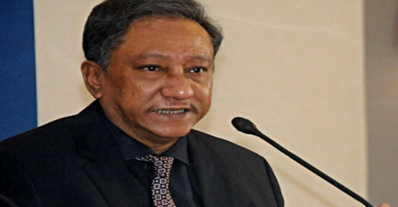 খরচ কমাল বিসিবি: এক লাখের বদলে ৫০, ল্যাপটপের বদলে মোবাইল!