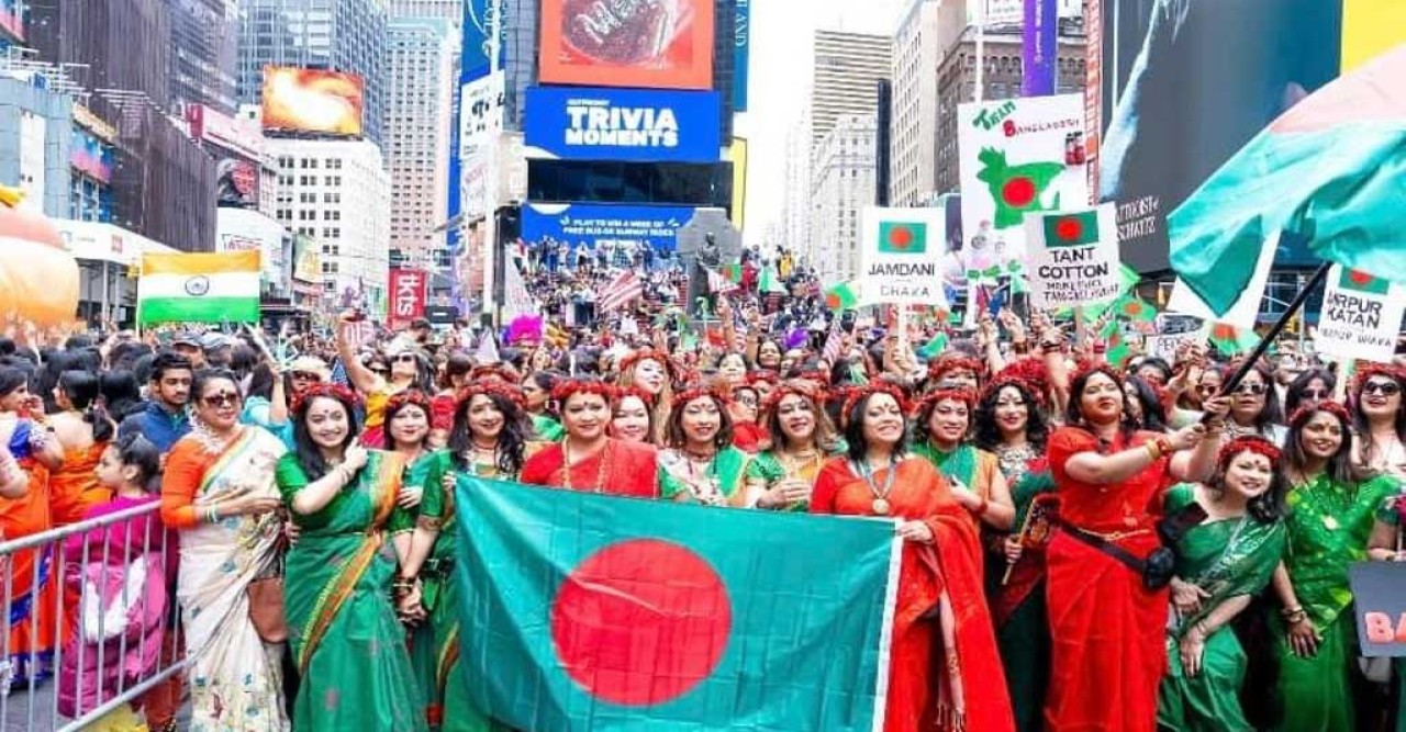 টাইমস স্কয়ারে বাংলাদেশি শাড়ি প্রদর্শনী
