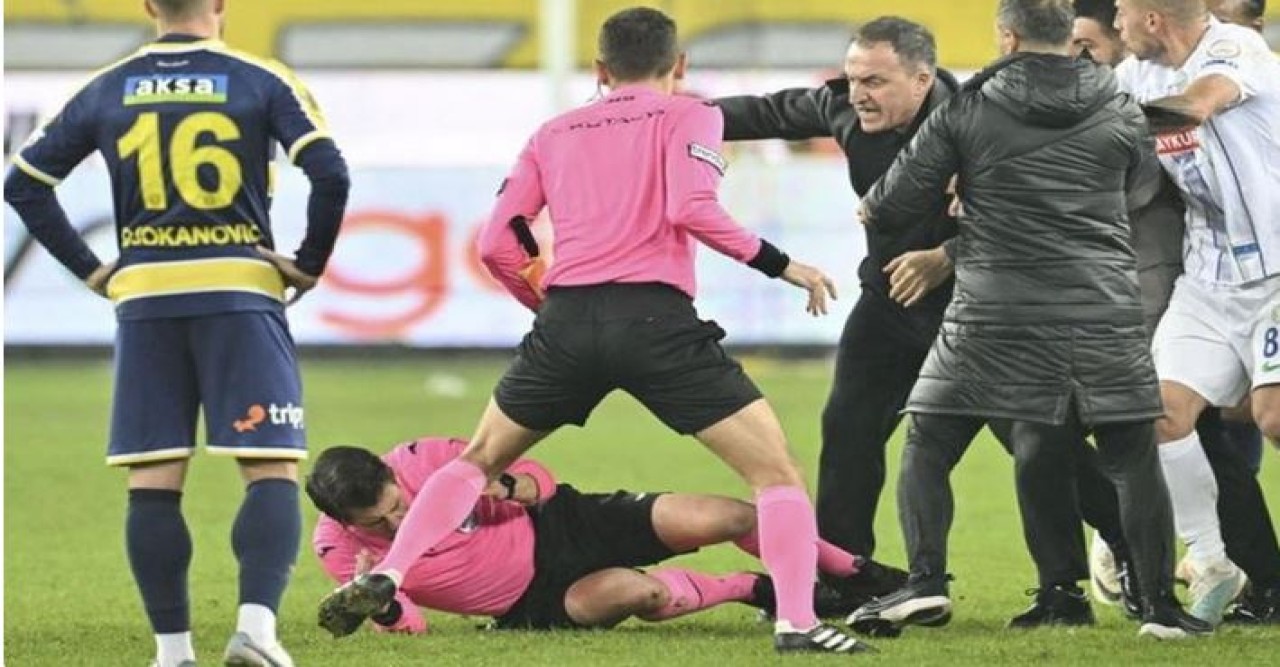 রেফারিকে ঘুষি মারা তুর্কি ক্লাব সভাপতি গ্রেপ্তার