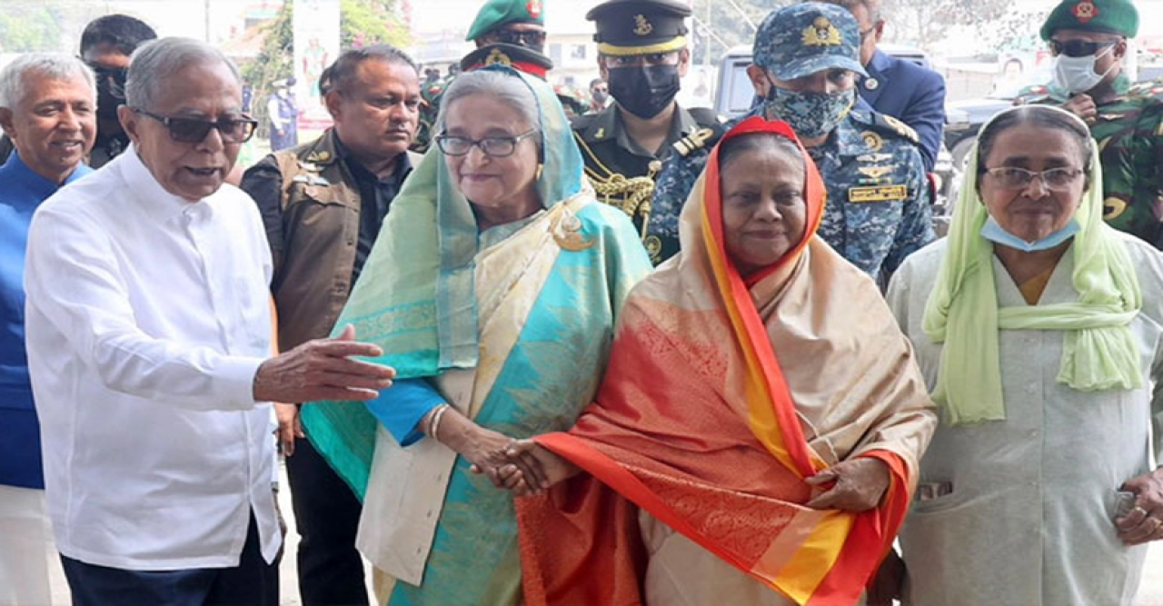 রাষ্ট্রপতির বাড়িতে ২০ পদের মাছ দিয়ে প্রধানমন্ত্রীকে আপ্যায়ন