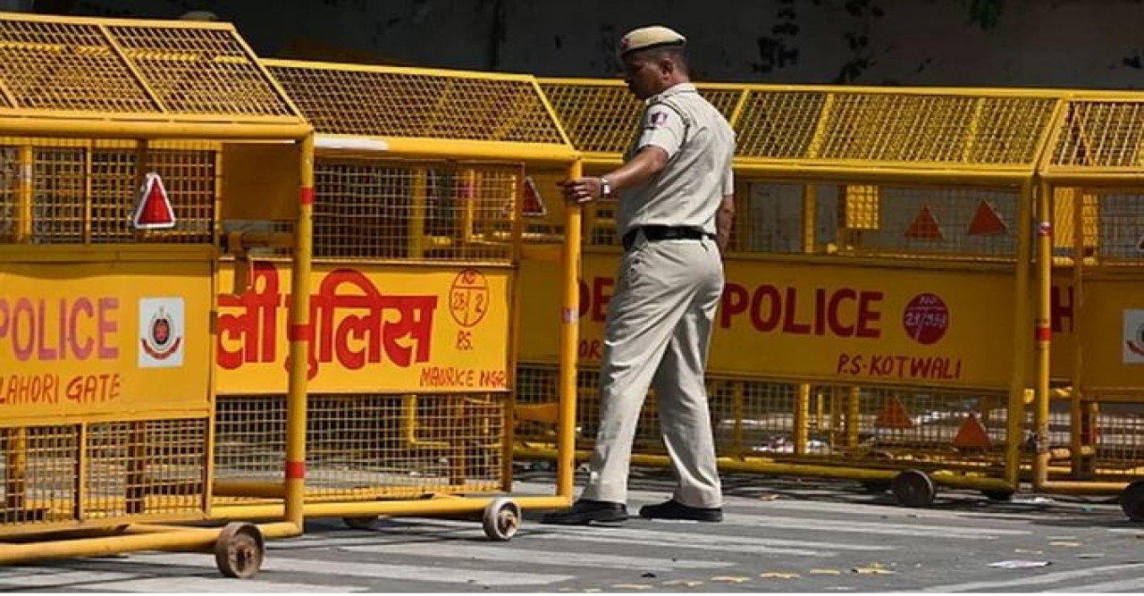 দিল্লিতে সাংবাদিকদের ঘরে ঘরে অভিযান