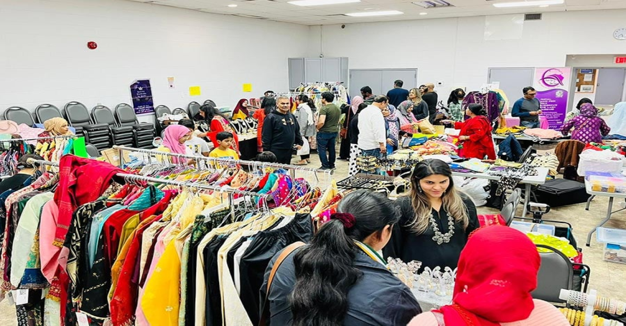 কানাডায় ঈদ মেলায় জমে উঠেছে কেনাকাটা
