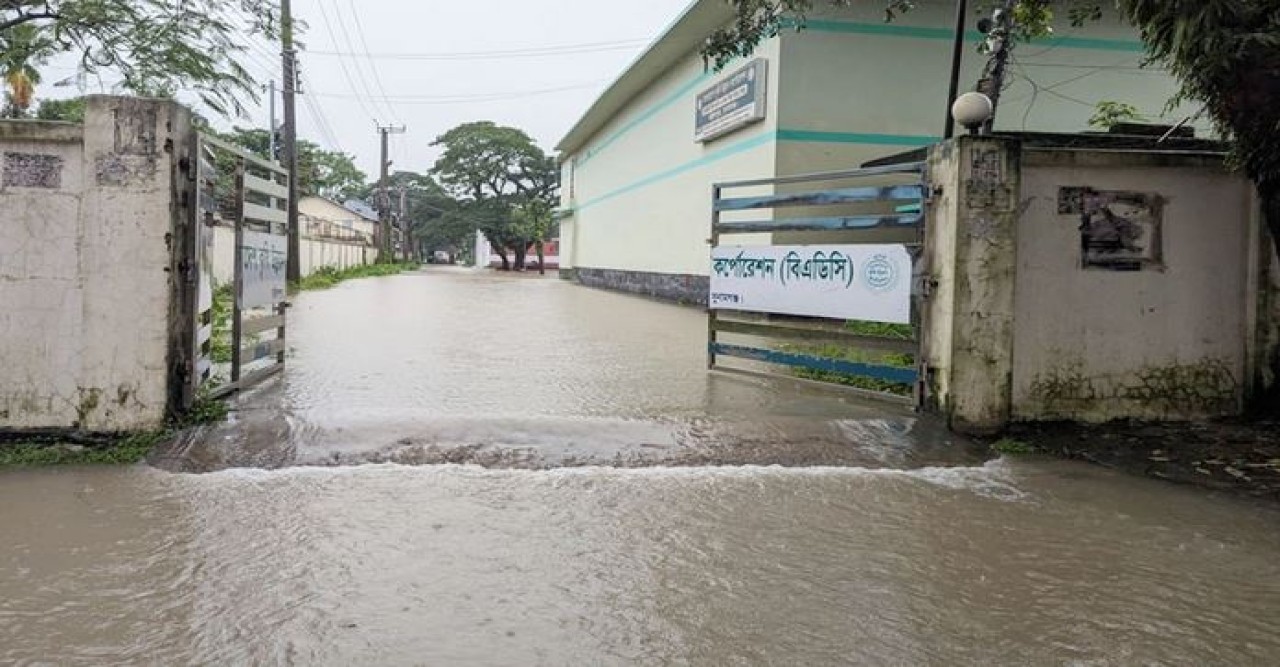 পাহাড়ি ঢল-বর্ষণে সুনামগঞ্জে নতুন এলাকা প্লাবিত, বড় বন্যার শঙ্কা