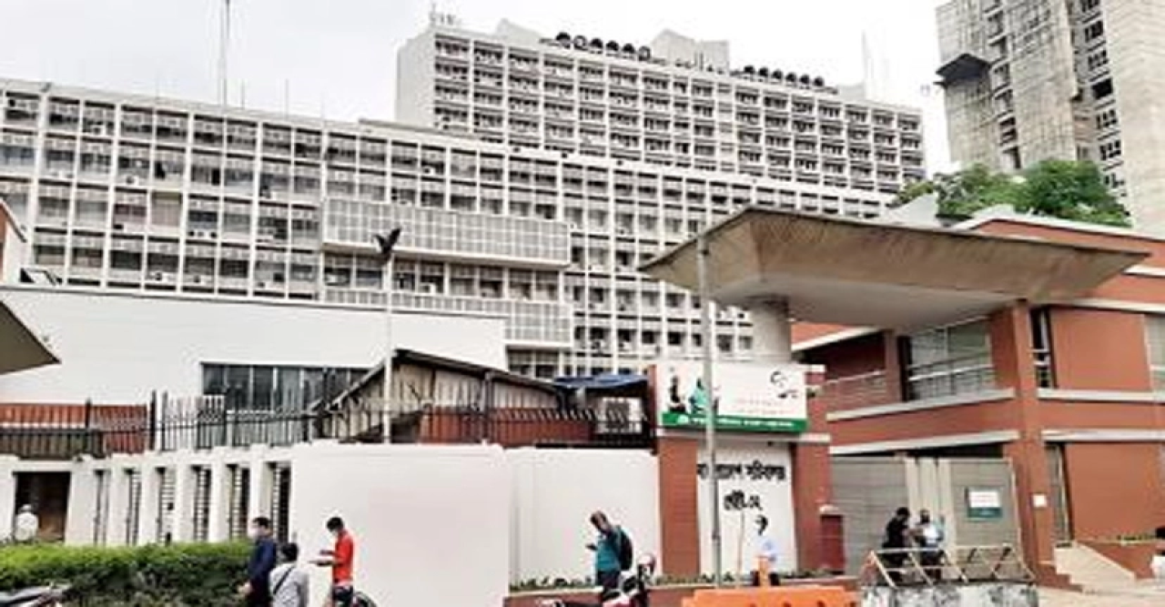 ঈদের আগে শেষ কর্মদিবস আজ