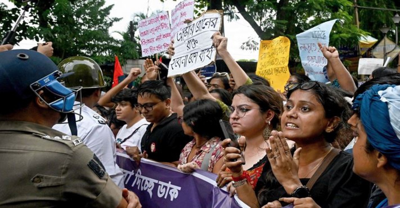 স্বতঃপ্রণোদিত হয়ে চিকিৎসককে ধর্ষণ-হত্যার মামলা নিলেন সুপ্রিম কোর্ট
