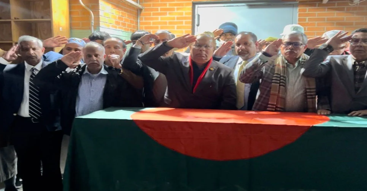 যুক্তরাষ্ট্রে মুক্তিযোদ্ধা রুহুল আমিনের কফিনে সহযোদ্ধাদের স্যালুট