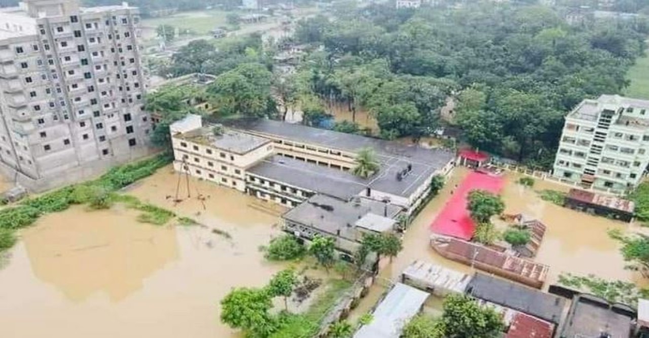 চৌদ্দগ্রামে আড়াই লাখ মানুষ পানিবন্দি, সুপেয় পানির সংকট