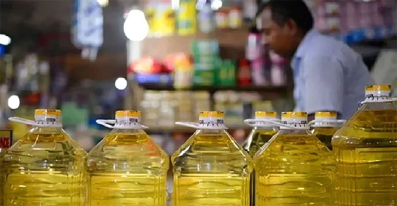 চিনির বাজারে অস্থিরতার মধ্যেই দাম বাড়ল সয়াবিন তেলের