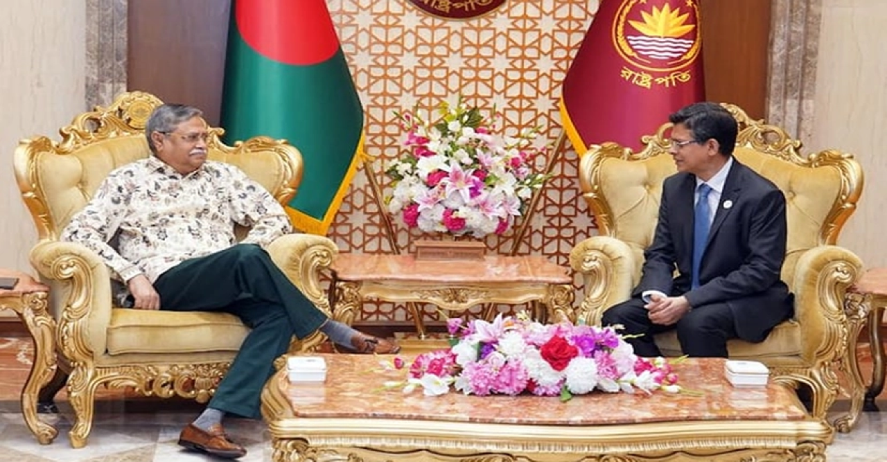 রাষ্ট্রপতির সঙ্গে মন্ত্রিপরিষদসচিবের সৌজন্য সাক্ষাৎ