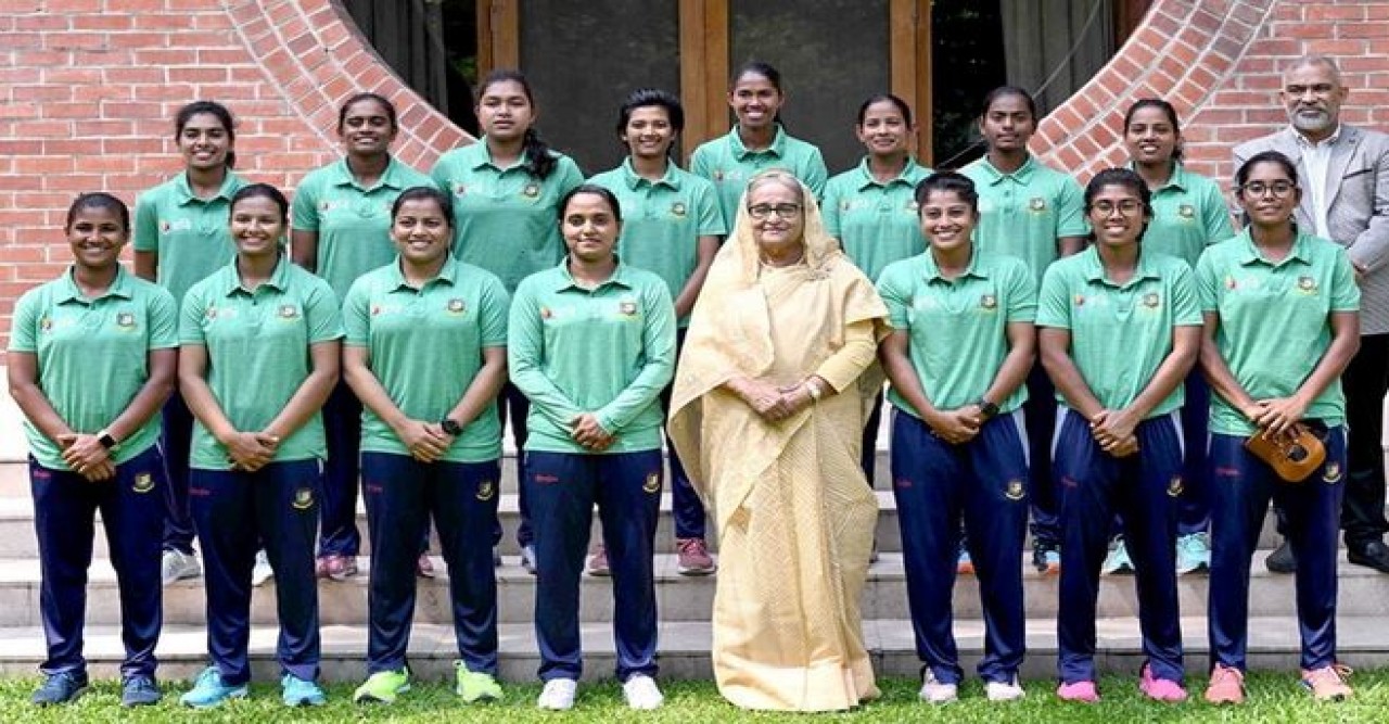 নিগার-পেরিদের বিশেষ উপহার দিয়েছেন প্রধানমন্ত্রী