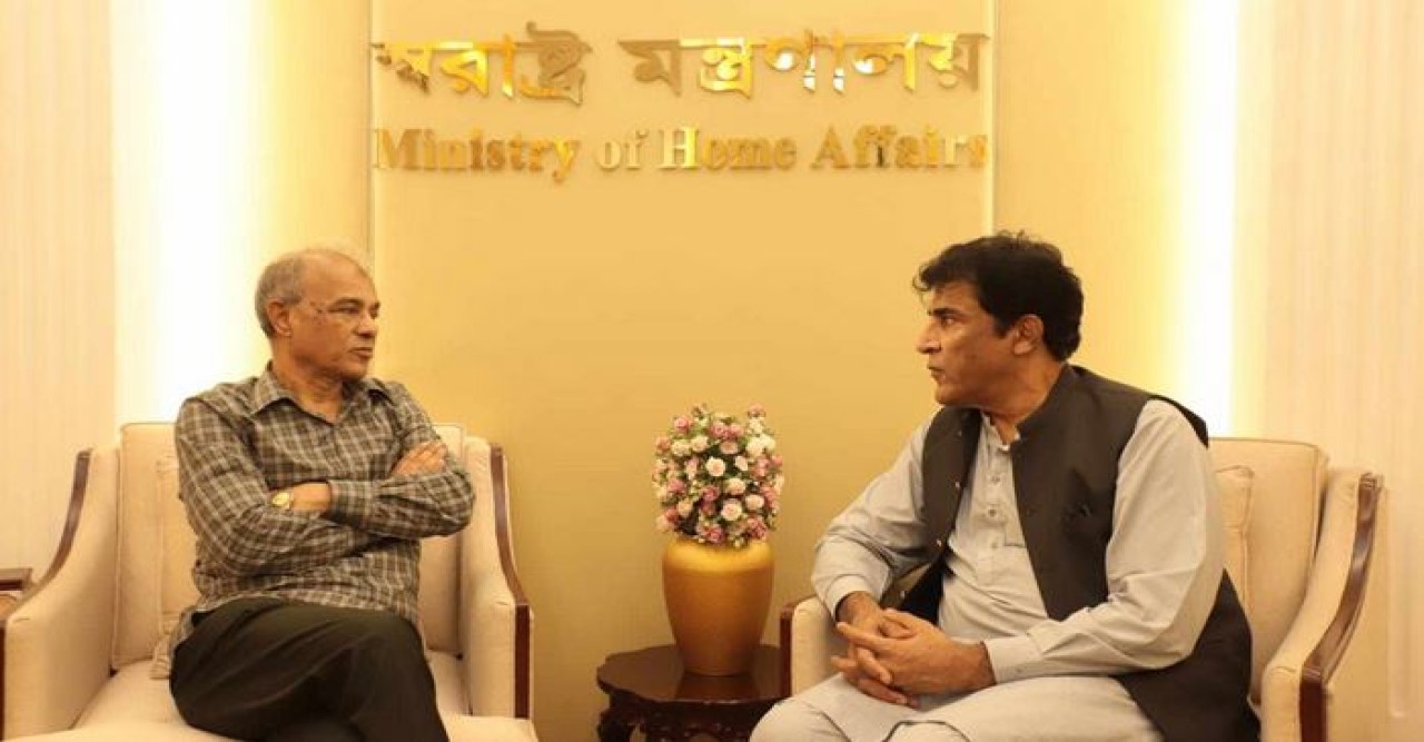 স্বরাষ্ট্র উপদেষ্টার সঙ্গে পাকিস্তানি হাইকমিশনারের সাক্ষাৎ