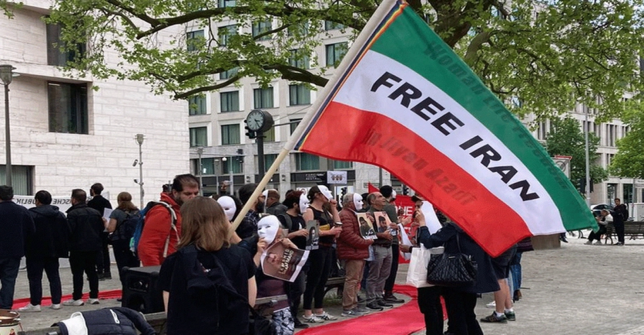 মৃত্যুদণ্ডের বিরুদ্ধে টুইট, সুইজারল্যান্ডের রাষ্ট্রদূতকে তলব ইরানের