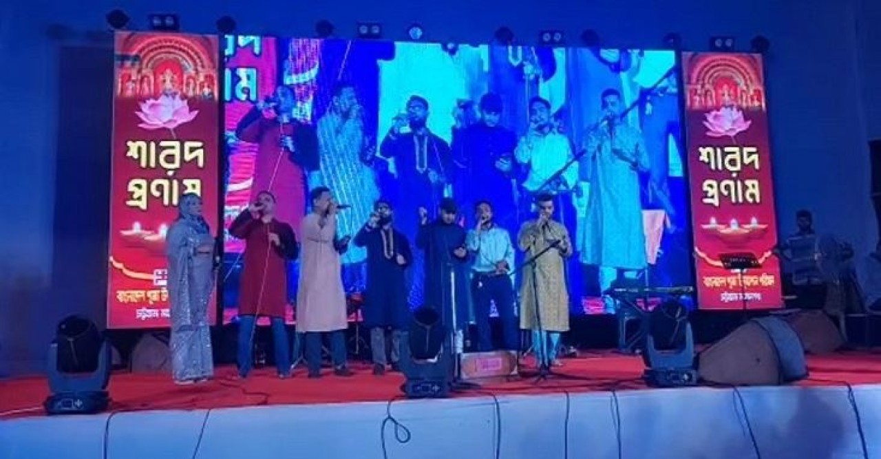 পূজামণ্ডপে গান নিয়ে বিতর্ক, যা জানা গেলো