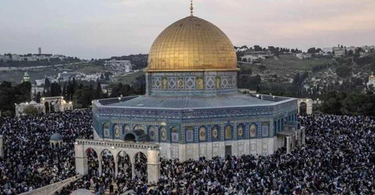 বিধি-নিষেধ উপেক্ষা করে মসজিদুল আকসায় দুই লাখ মুসল্লি