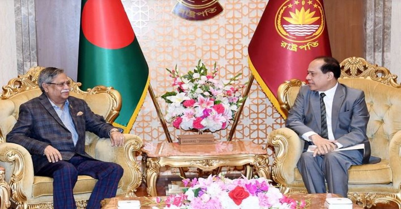 সেনা মোতায়েনের অনুরোধ নিয়ে বঙ্গভবনে সিইসি