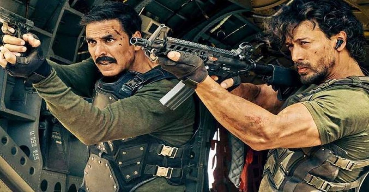 কত আয় করল ‘বাড়ে মিয়া ছোটে মিয়া’?