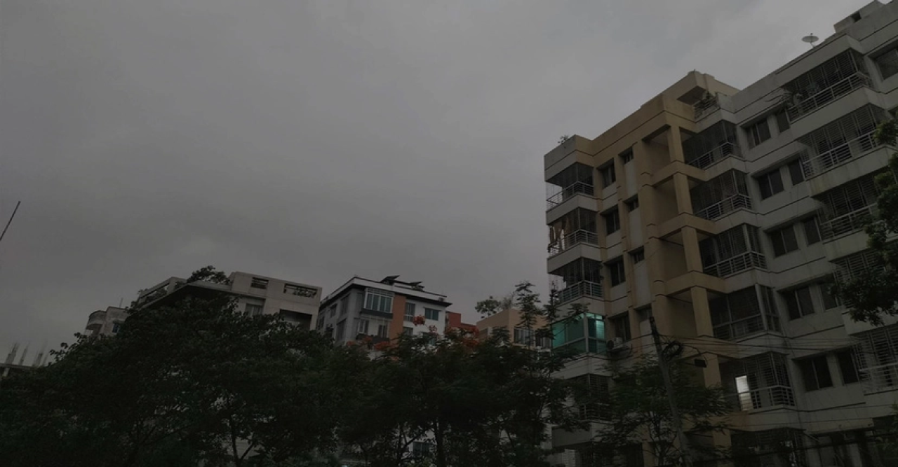 বিকেলেই যেন ‘সন্ধ্যা’ নামল রাজধানীতে