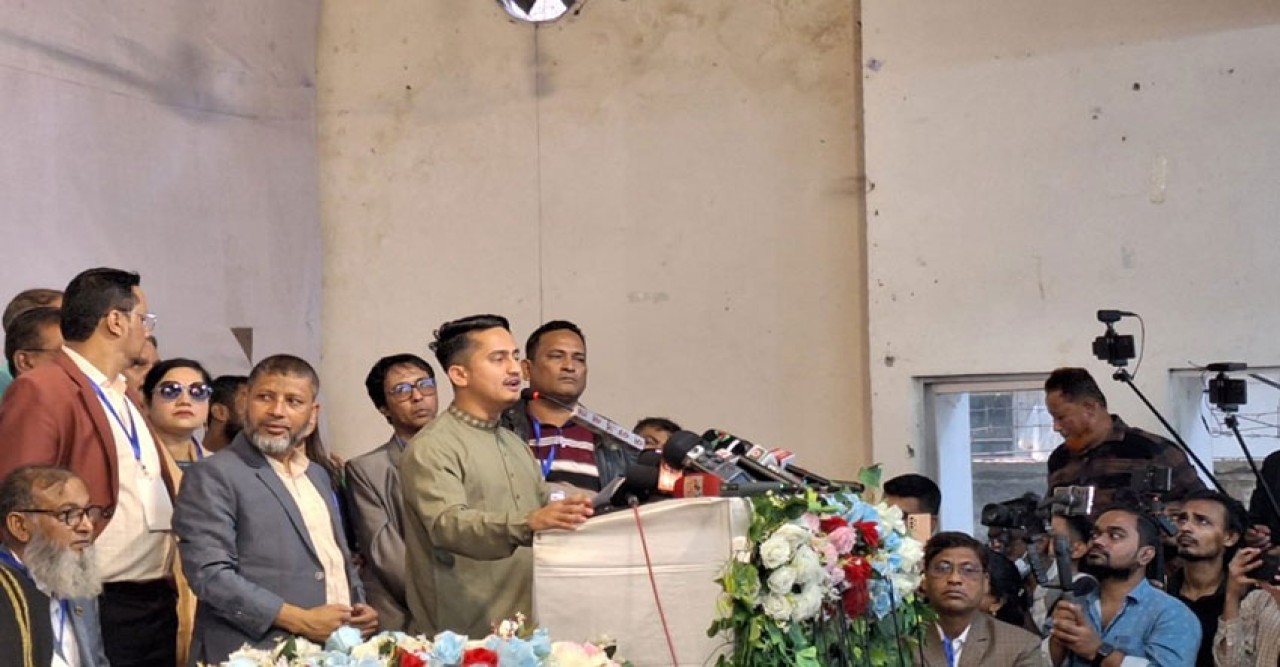 আমরা প্রশাসক দিয়ে দেশ চলতে দেখতে চাই না: সারজিস আলম