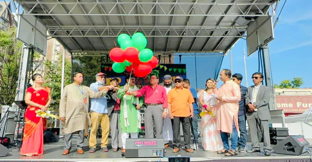 নিউইয়র্কের জ্যাকসন হাইটস্ ঈদ মেলায় গ্লোবাল পিস অ্যামব্যাসেডর ড. আবু জাফর মাহমুদ