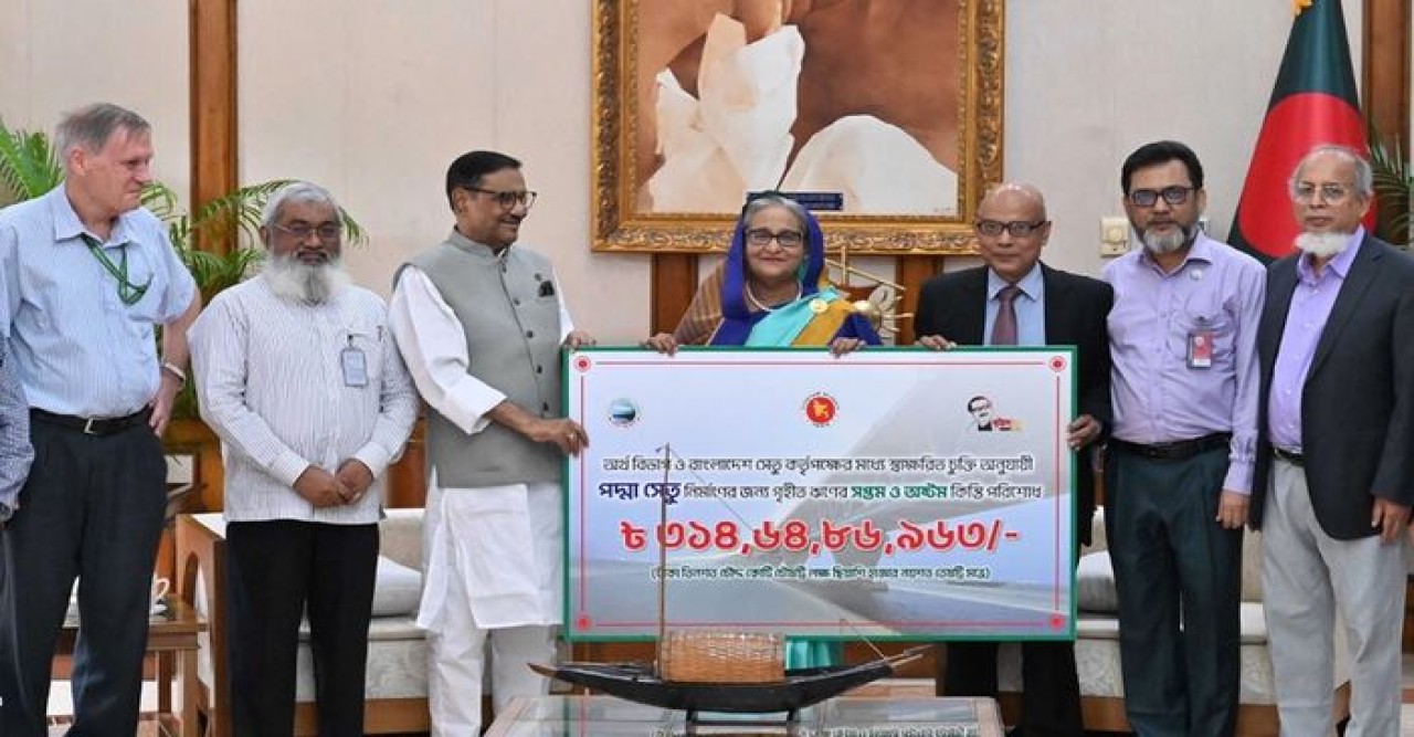 পদ্মা সেতুর ঋণ পরিশোধের ৩১৪ কোটি টাকার বেশি গ্রহণ করেন প্রধানমন্ত্রী