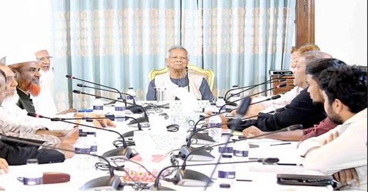 জরুরি বৈঠকে অন্তর্বর্তী সরকারের উপদেষ্টারা