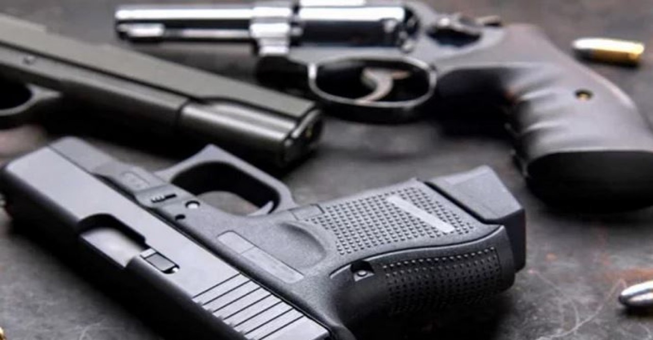 গত ১৫ বছরের সব অস্ত্রের লাইসেন্স বাতিল, জমা দেওয়ার নির্দেশ