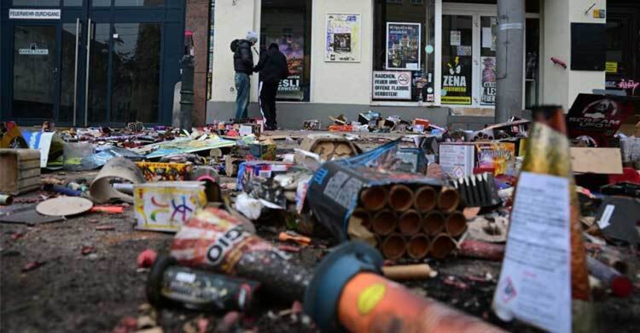 জার্মানিতে আতশবাজির বিশৃঙ্খলায় নিহত ৫, আহত বহু সেবাকর্মী