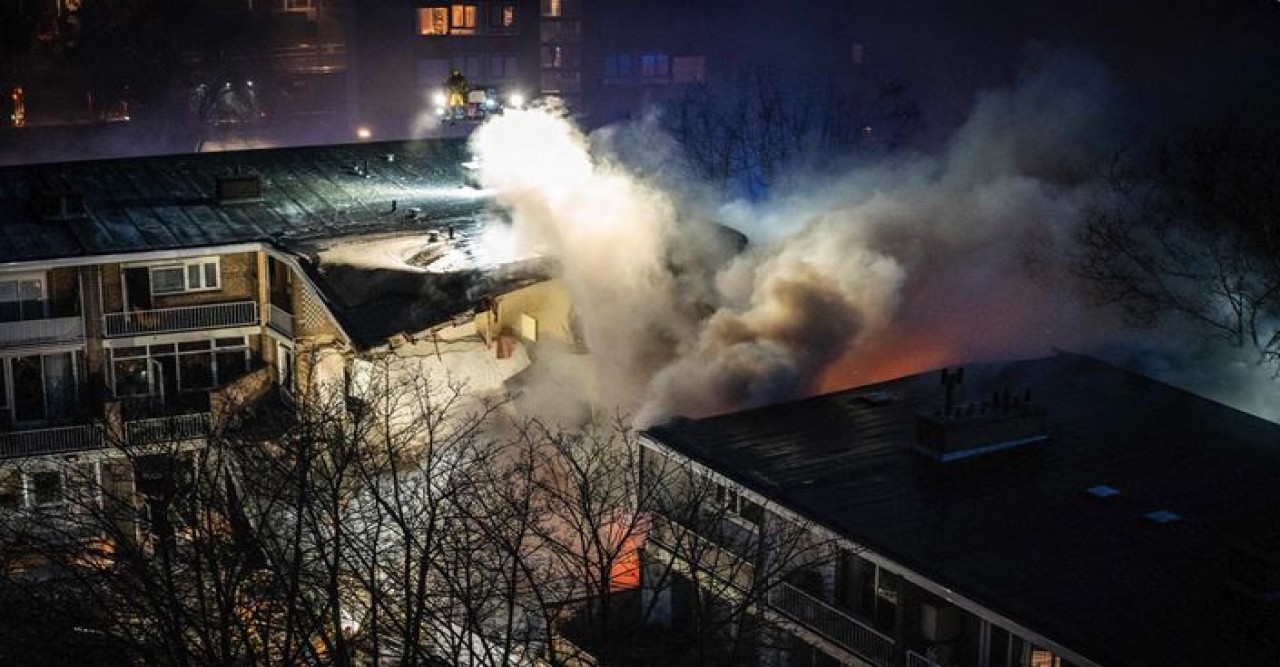 ‘রহস্যজনক’ বিস্ফোরণের পর দ্য হেগে ভবন ধস