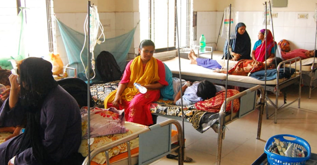 ডেঙ্গুতে প্রাণ গেল আরও ১০ জনের, হাসপাতালে ২১৩৪