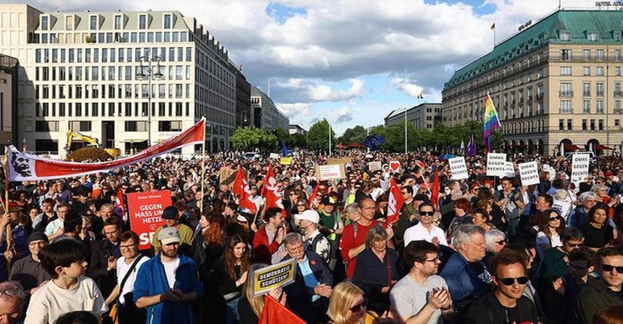 জার্মান রাজনীতিকদের বিরুদ্ধে সহিংসতা নিয়ে দুশ্চিন্তা