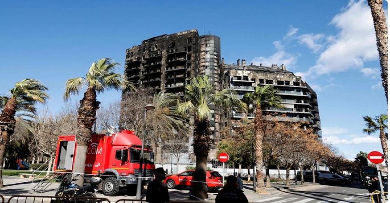 স্পেনে বহুতল ভবনে আগুনে মৃতের সংখ্যা বেড়ে ১০, নিখোঁজ ১৫