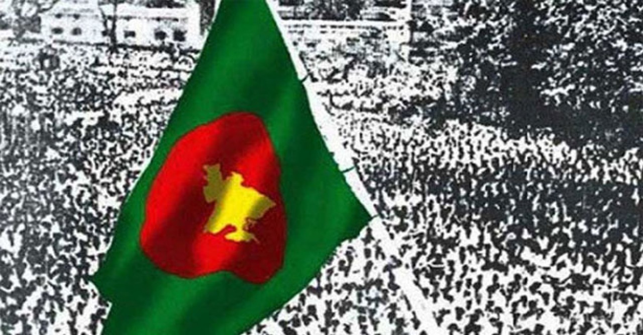 উত্তাল মার্চ-১৯৭১ : স্বাধীন বাংলার পতাকা প্রথম উড়েছিল আজ
