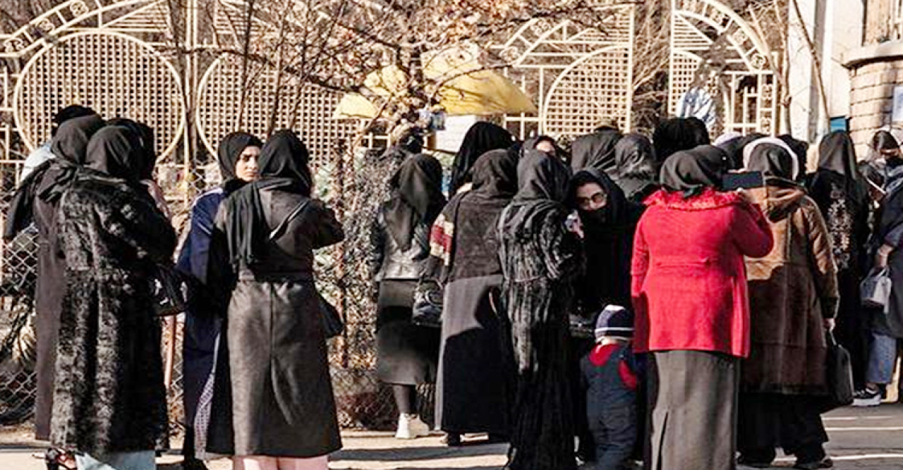 এবার শিক্ষাবৃত্তি নিয়েও বিদেশ যেতে পারছেন না আফগান নারীরা