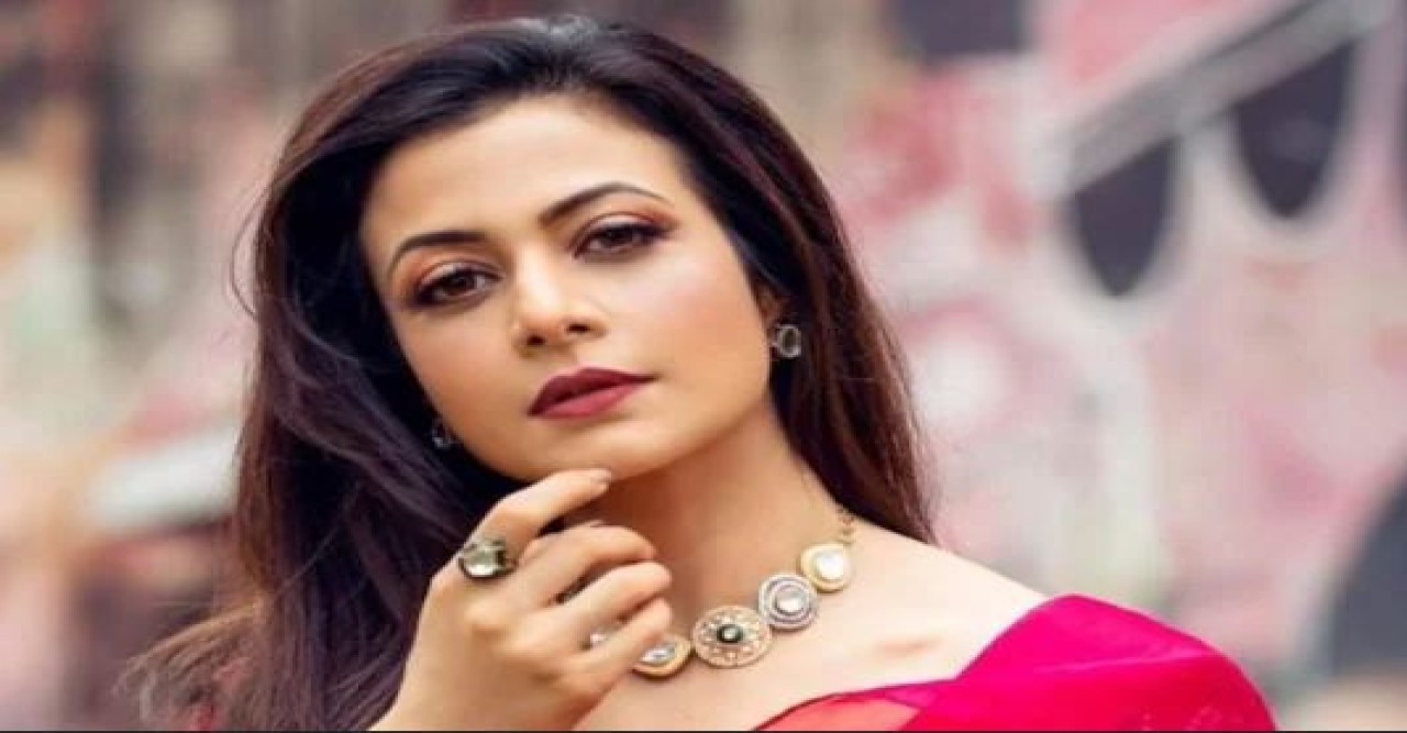 ভাঙা হাত নিয়েই সিনেমার প্রিমিয়ারে কোয়েল মল্লিক