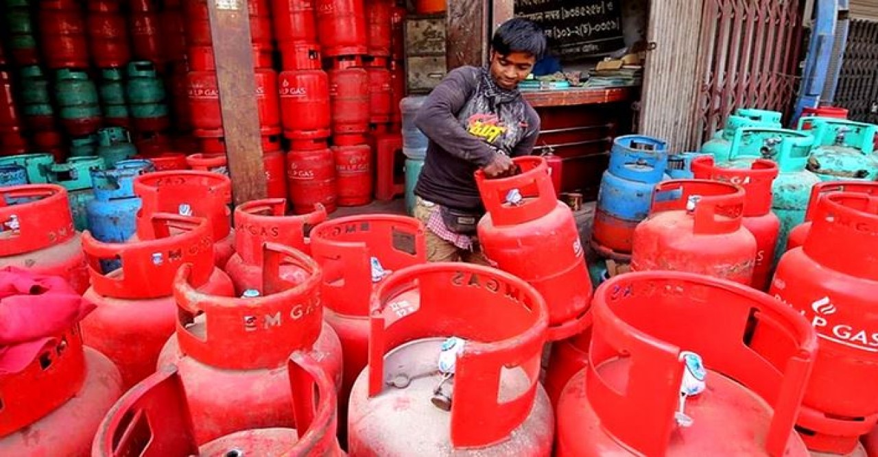 ১ টাকা কমল ১২ কেজি এলপিজির দাম